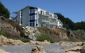 The Shelter Cove Oceanfront Inn